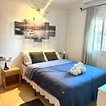 Cozy Fuengirola Apartment With Sea View & Pool